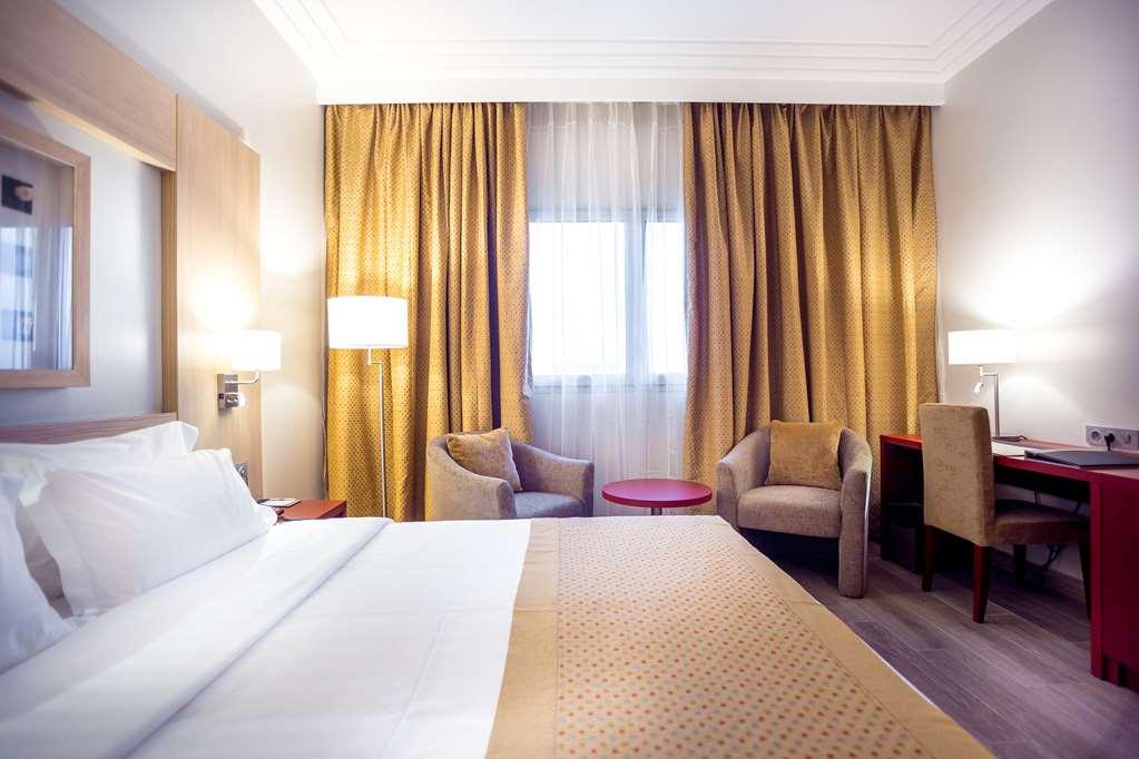 Golden Tulip Le Diplomate Hotel Cotonou Ruang foto
