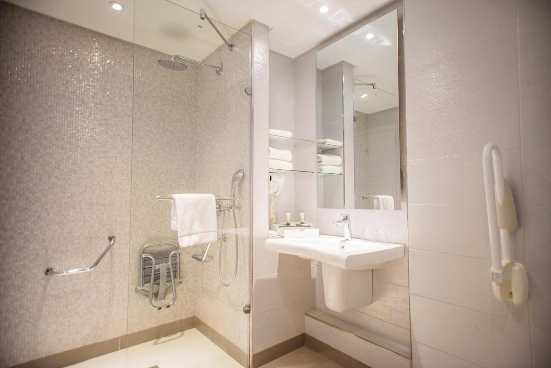 Golden Tulip Le Diplomate Hotel Cotonou Bagian luar foto