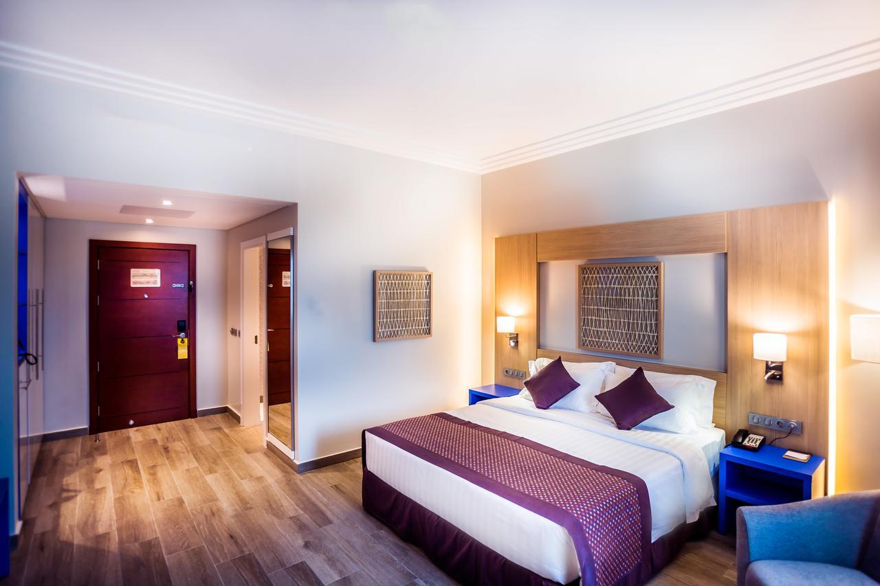 Golden Tulip Le Diplomate Hotel Cotonou Bagian luar foto